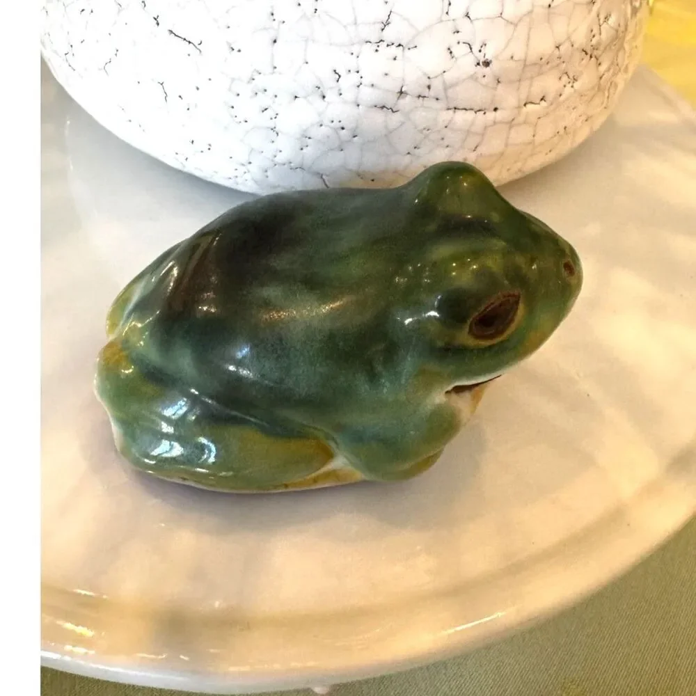 Adorable ceramic frog; signed and dated 1982 absolutely so sweet